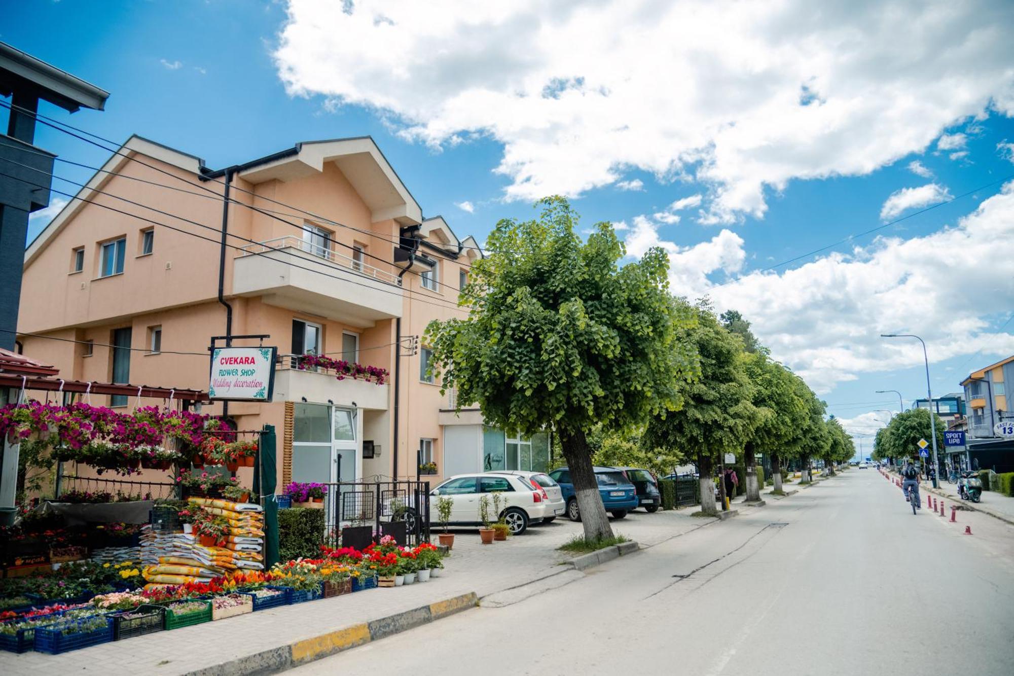 Central Modern Apt With Garden Струга Экстерьер фото
